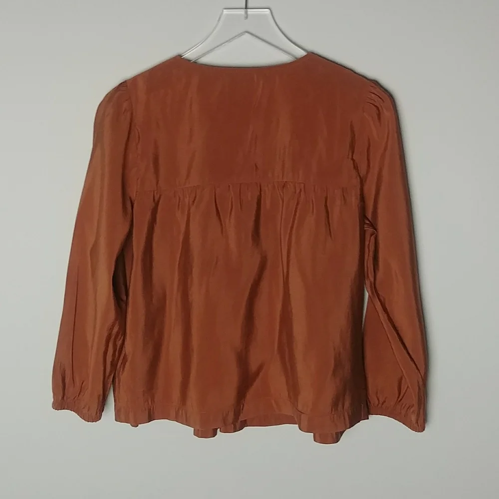 Express Pleated V-Neck Top - Picture 9 of 10